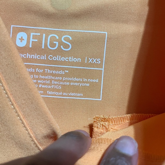 women’s figs shaka orange scrub set - Picture 7 of 11